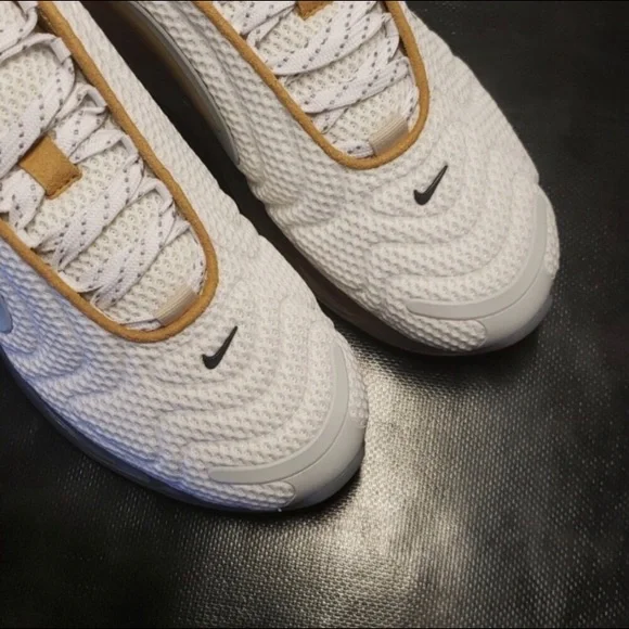 *Brand New* Nike AirMax 720s (Pale Vanilla) - Picture 5 of 8